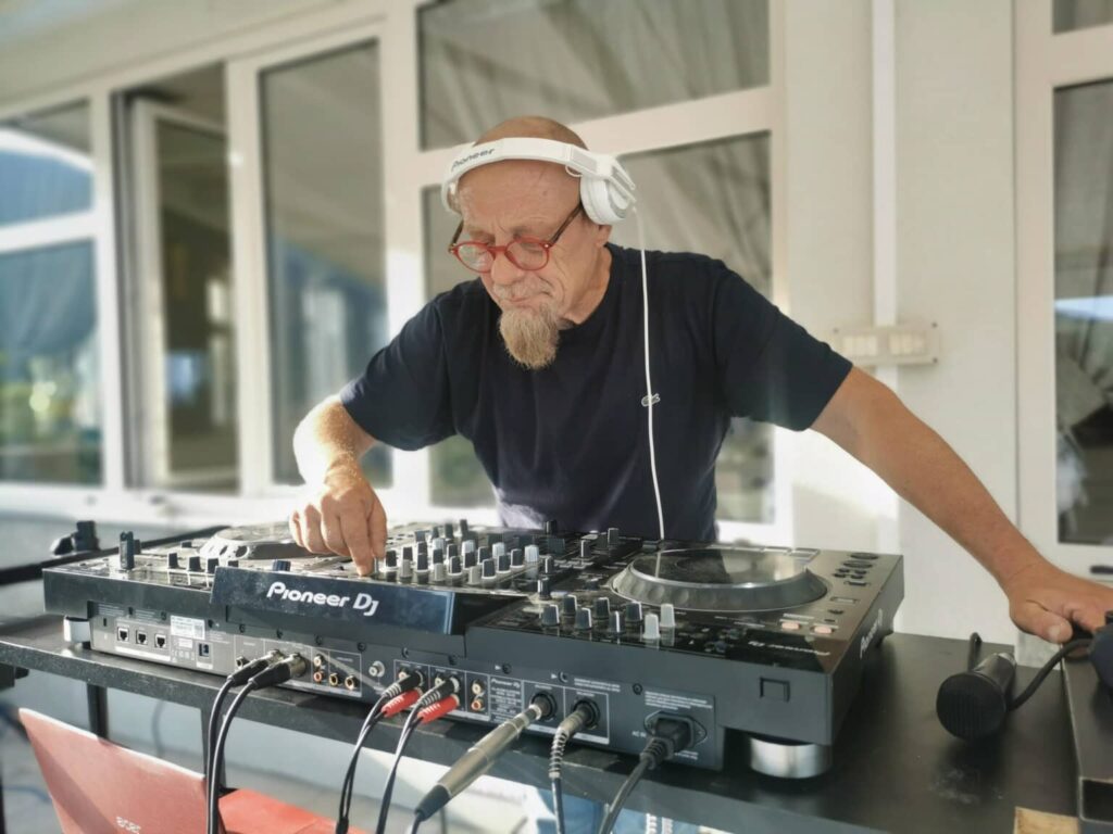 dj fredy za mixetom pioneer dj