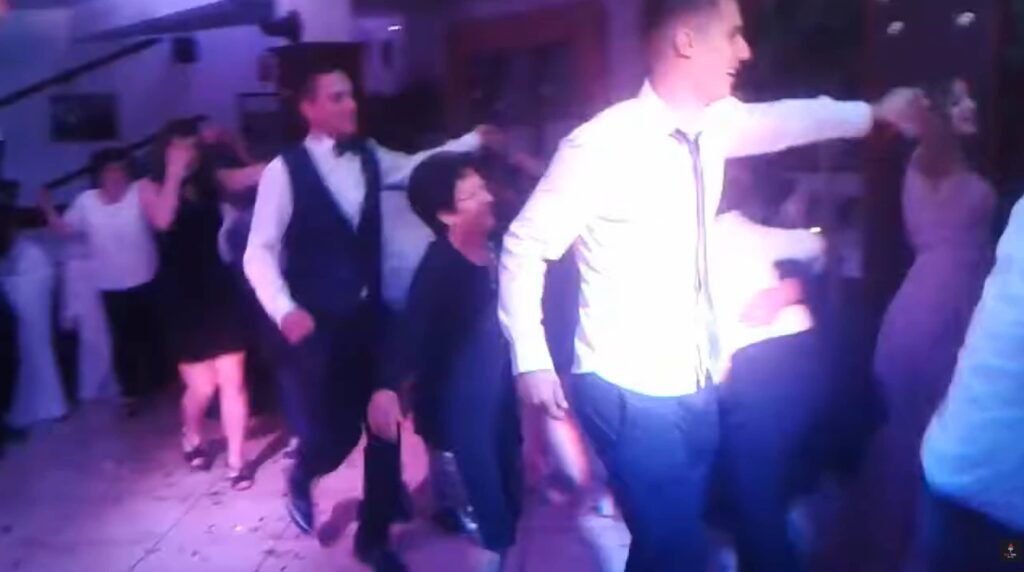 pleše se "tunel" na plesnom podiju dj za vjenčanja zagreb dj fredy